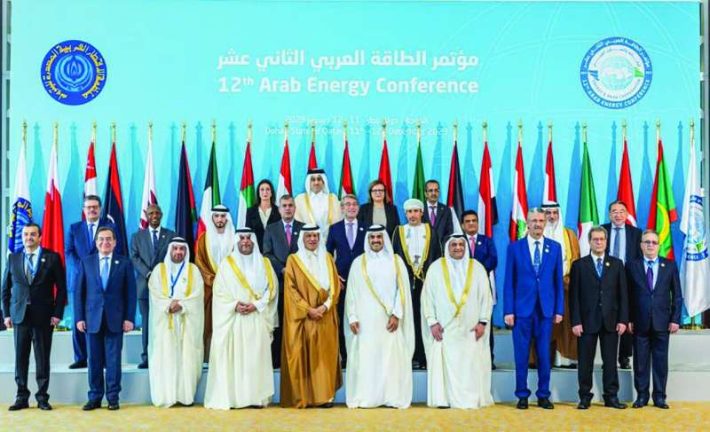 البراك مع وزراء النفط العرب والمشاركين في مؤتمر الطاقة العربي الثاني عشر بالدوحة 	(كونا) 