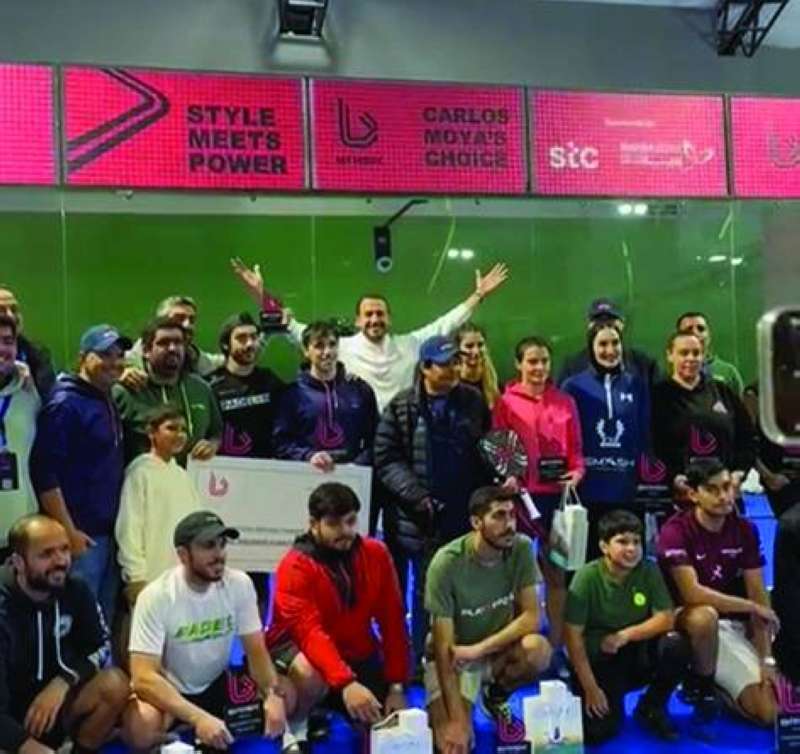 


صورة جماعية للمشاركين والرابحين في البطولة 
