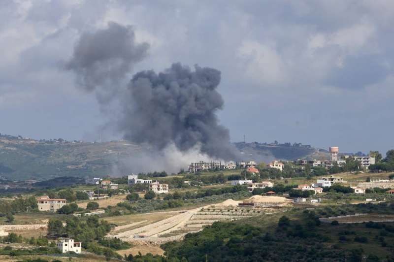 دخان غارة إسرائيلية على قرية الجبّين جنوب لبنان (شينخوا)