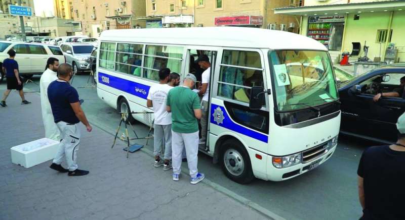 


إحالة المخالفين إلى الجهات المختصة 