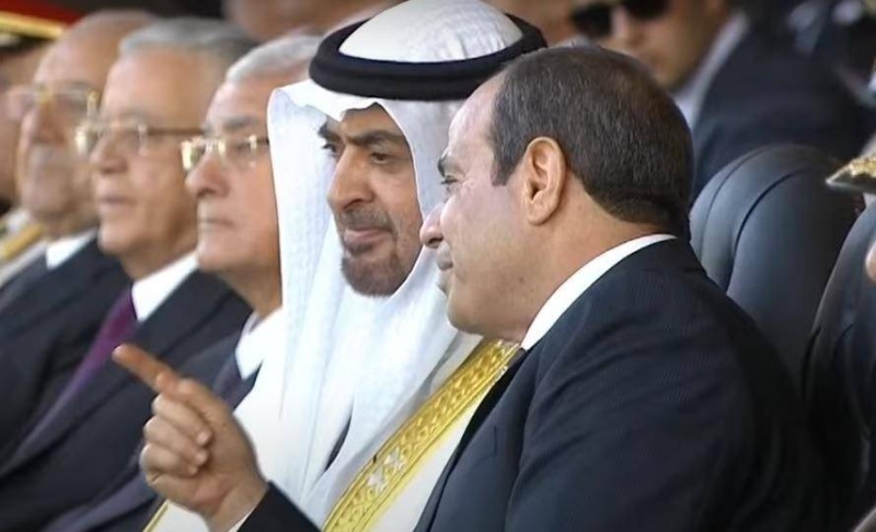 السيسي ومحمد بن زايد خلال تخريج طلاب من الكليات العسكرية